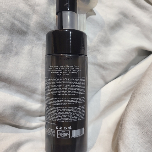 Adore: Deep Cleaning Foam Scrubber 5 fl. Oz - Picture 2 of 2